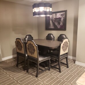 Dining - Formula 1 fans: Las Vegas Nov. 16-20. 2-bedroom at Wyndham Grand Desert Sleeps 8 (Las Vegas)