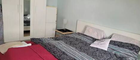 1 bedroom, bed sheets