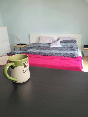 1 bedroom, bed sheets