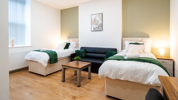 Phòng Suite Superior, có phòng tắm riêng (Ground Floor) | Nệm cao su hoạt tính (memory foam), bàn 