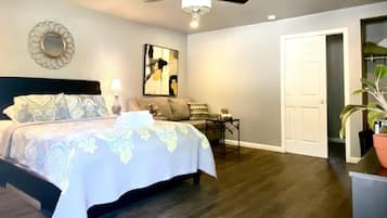 Edwards | Iron/ironing board, bed sheets