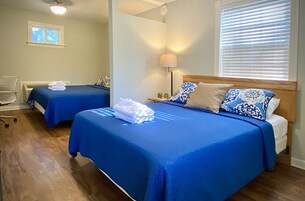 Elm | Iron/ironing board, bed sheets