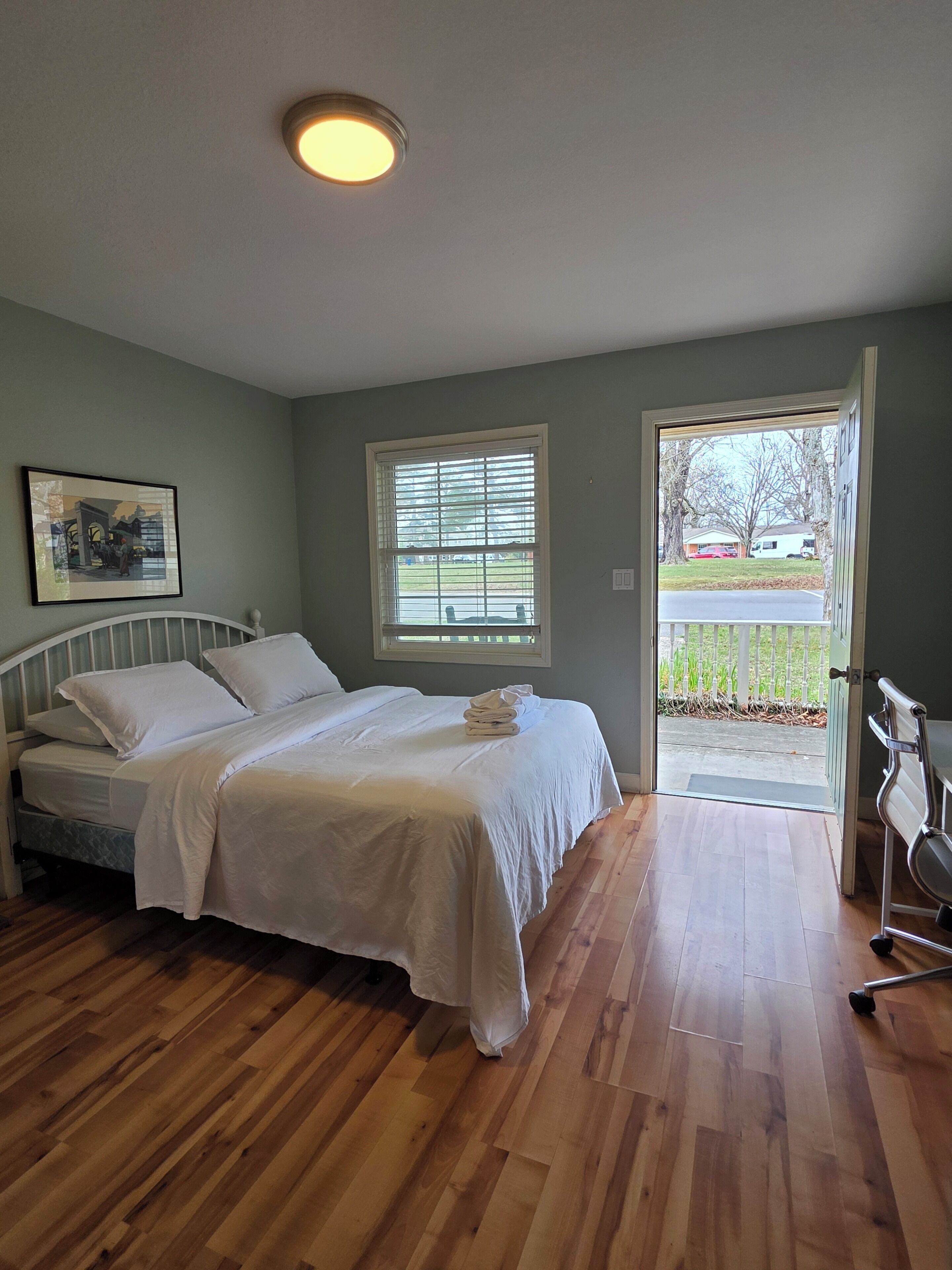 Dogwood | Iron/ironing board, bed sheets