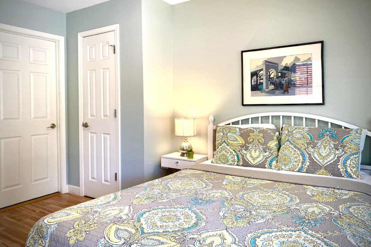 Dogwood | Tabla de planchar con plancha y ropa de cama