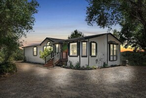 Exterior - Secluded Mountain Home:Family & Pet Getaway w/ on-site Hiking Trails Valley View (Mountain Ranch)
