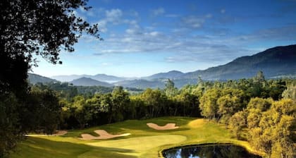 Mountain Family & Pet Home - Hot Tub - Hiking Trail - Valley Back Yard View