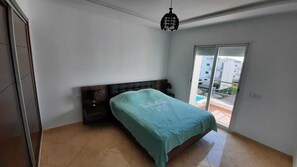 2 chambres, fer et planche à repasser, Wi-Fi, draps fournis