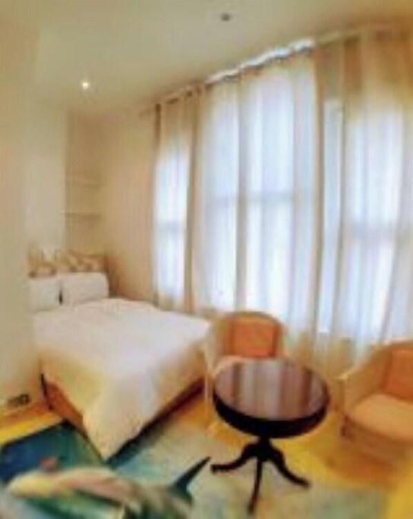 1 slaapkamer, een strijkplank/strijkijzer, gratis wifi, beddengoed