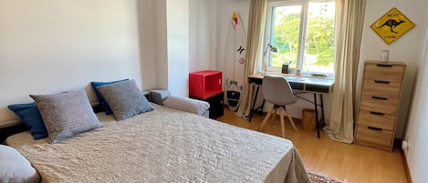 3 makuuhuonetta, silitysrauta/-lauta, Wi-Fi, vuodevaatteet