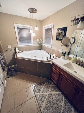 Jetted bath, hair dryer, bidet, towels