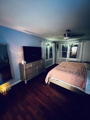 4 bedrooms, in-room safe, iron/ironing board, travel cot