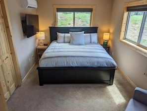 4 habitaciones, tabla de planchar con plancha y cuna de viaje