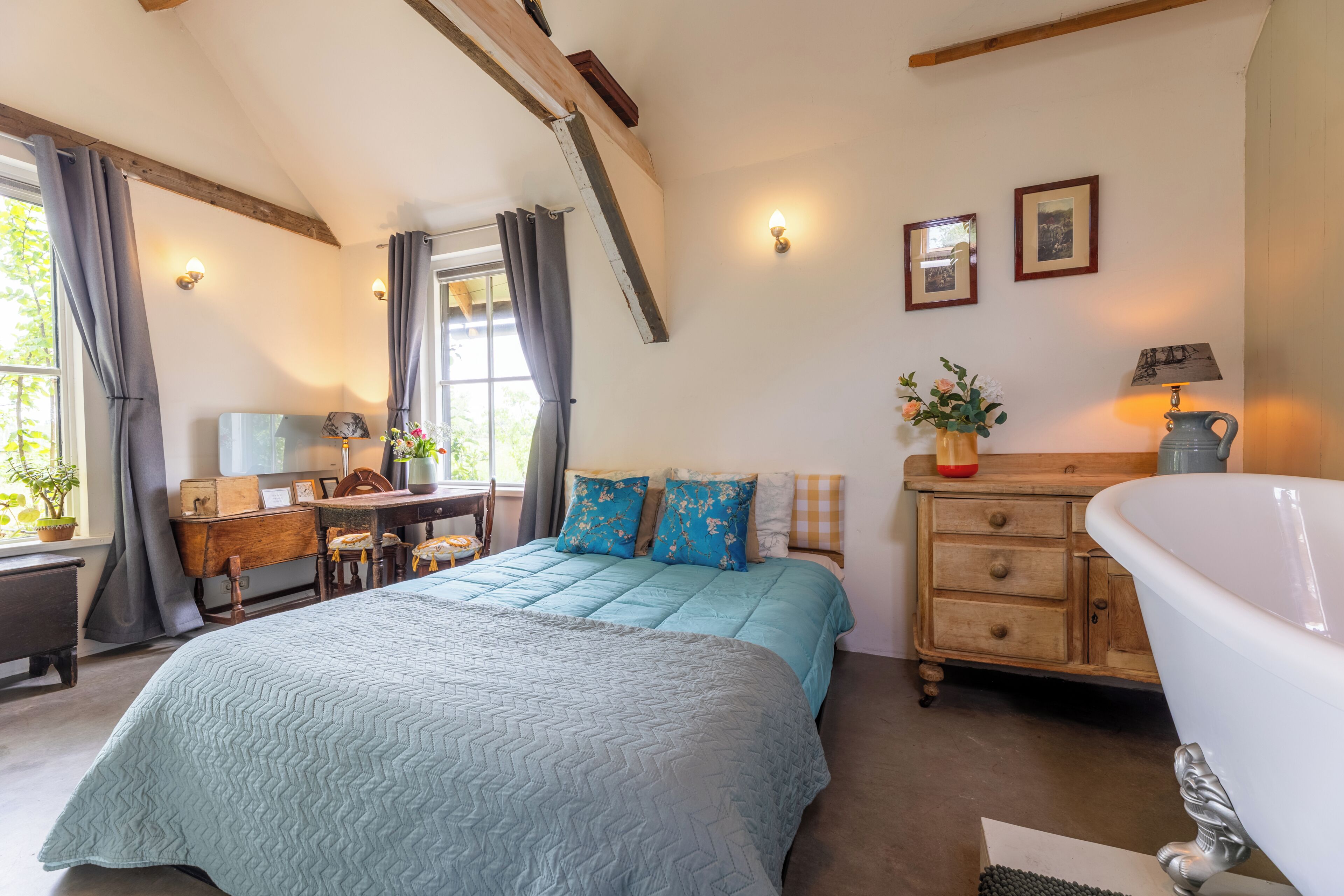1 bedroom, desk, travel cot, free WiFi