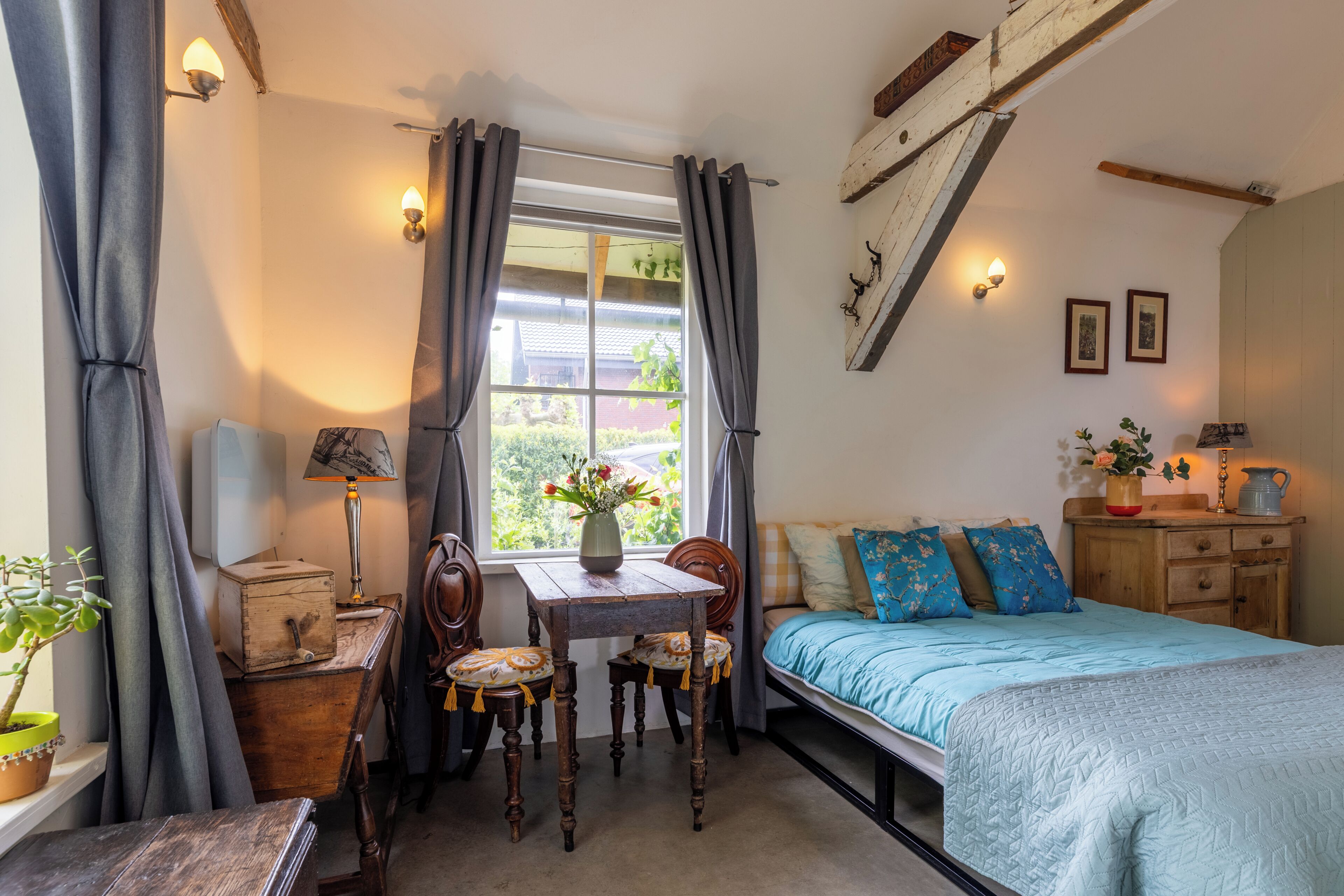 1 bedroom, desk, travel cot, free WiFi