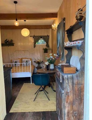 1 Schlafzimmer, Reisekinderbett, kostenloses WLAN, Bettwäsche