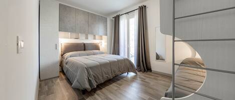 2 slaapkamers, een strijkplank/strijkijzer, wifi, beddengoed