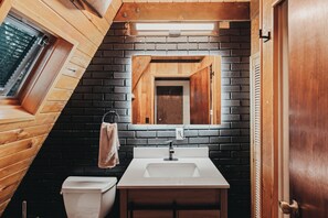 Bruser, hårtørrer, håndklæder, Sæbe