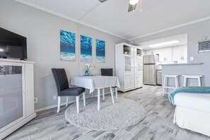 Interior - Ocean Watch Oasis Monthly Beach Front Retreat (Ormond Beach)