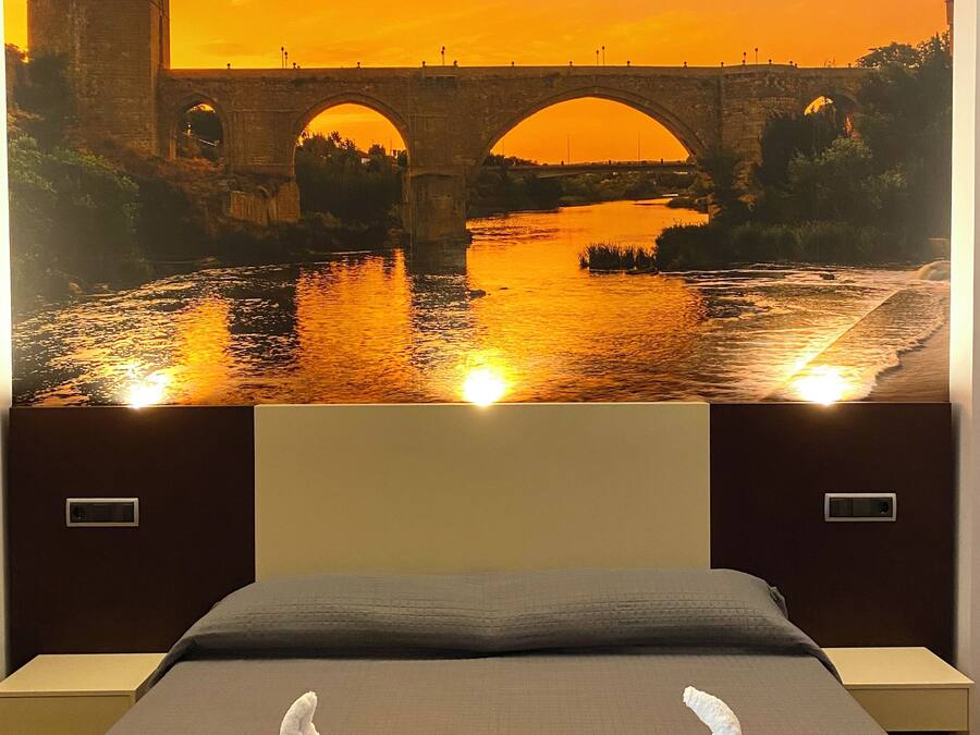 Minibar, caja de seguridad en la habitación y decoración personalizada