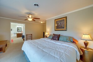 2 Schlafzimmer, Schreibtisch, Bügeleisen/Bügelbrett, WLAN
