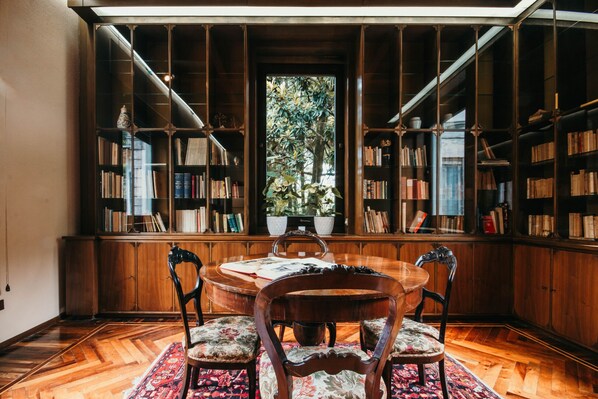 Interior - Library Apartment - Villa Candela (Stresa)