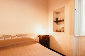 2 室のベッドルーム、WiFi (無料)、ベッドシーツ