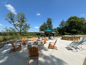 Property grounds - L'Eperonnette among the vineyard with outdoor pool near St. Emilion and Bordeaux (Vérac)