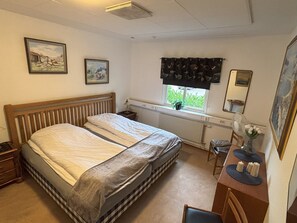 Decoración personalizada, muebles diferentes y escritorio 