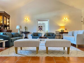 Smart TV, fireplace, table football