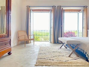 4 bedrooms, desk, iron/ironing board, travel cot