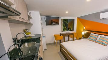 1 habitación, tabla de planchar con plancha, wifi gratis y ropa de cama