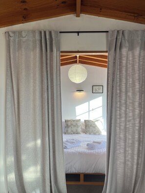 1 chambre, fer et planche à repasser, literie fournie
