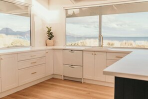 Interior - Saltair Freycinet - The beach is on your doorstep! (Glamorgan-Spring Bay)