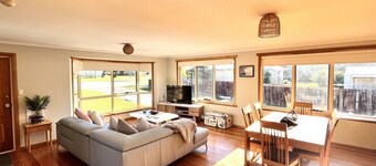 The Hazards Beach Escape - In the heart of Coles Bay.
