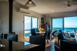 Dining - Ocean Sunrise - Beautiful views! (Glamorgan-Spring Bay)