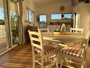 Outdoor dining - Viola - A coastal holiday retreat! (Glamorgan-Spring Bay)