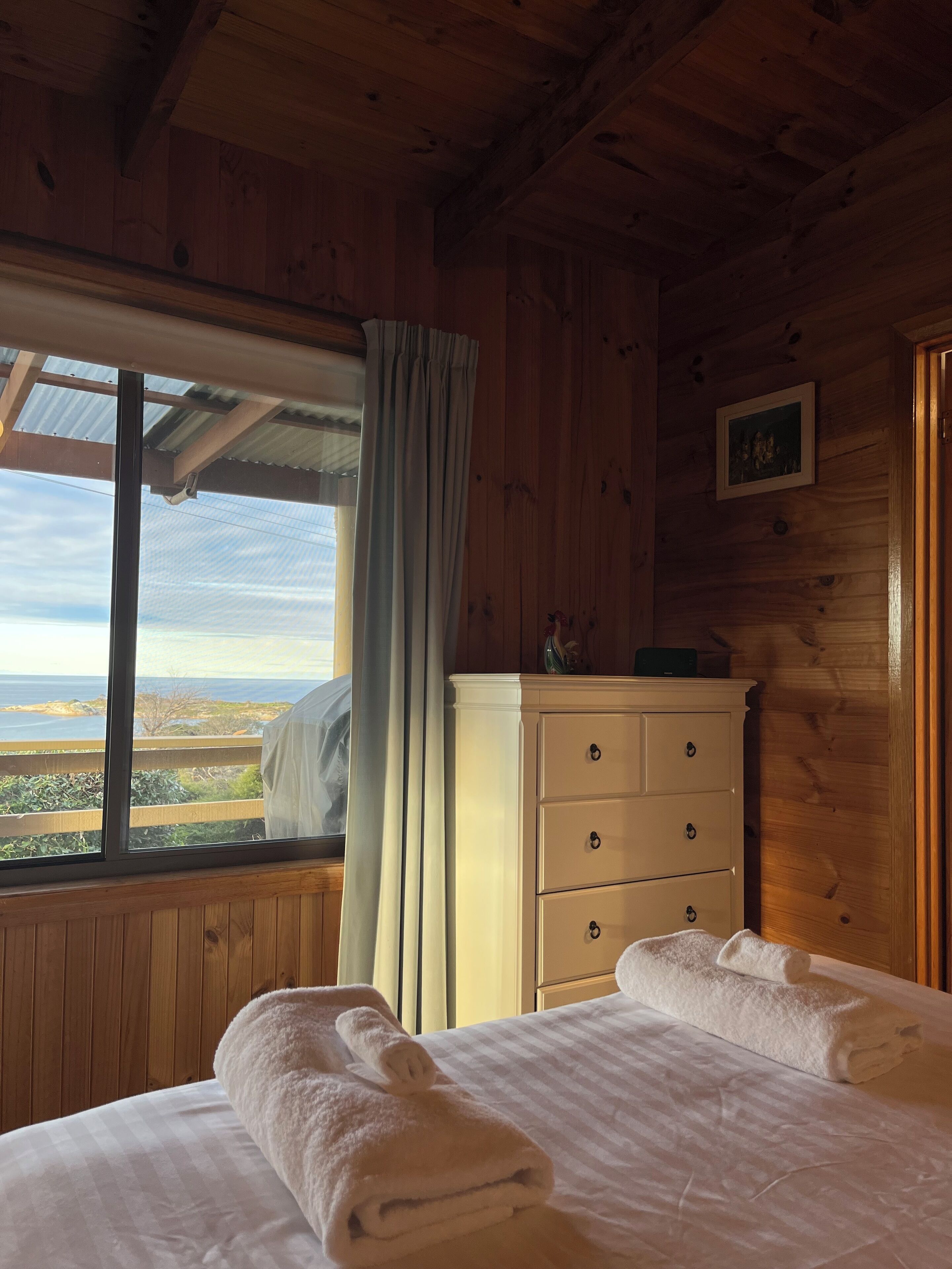 2 chambres, fer et planche à repasser, draps fournis