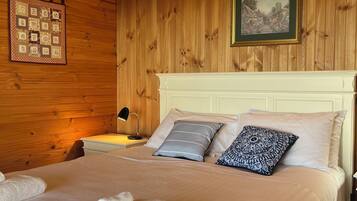 2 bedrooms, iron/ironing board, bed sheets