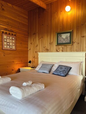 2 bedrooms, iron/ironing board, bed sheets - Diamond Roost - Views of Diamond Island (Glamorgan-Spring Bay)