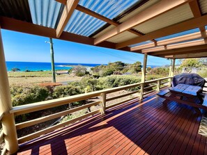 Outdoor dining - Diamond Roost - Views of Diamond Island (Glamorgan-Spring Bay)