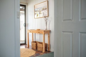 Interior - Ocean Pines - Walk to Bicheno blowhole! (Glamorgan-Spring Bay)