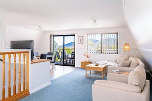 Smart TV - Ocean Pines - Walk to Bicheno blowhole! (Glamorgan-Spring Bay)