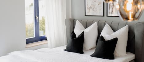2 bedrooms, desk, free WiFi, bed sheets