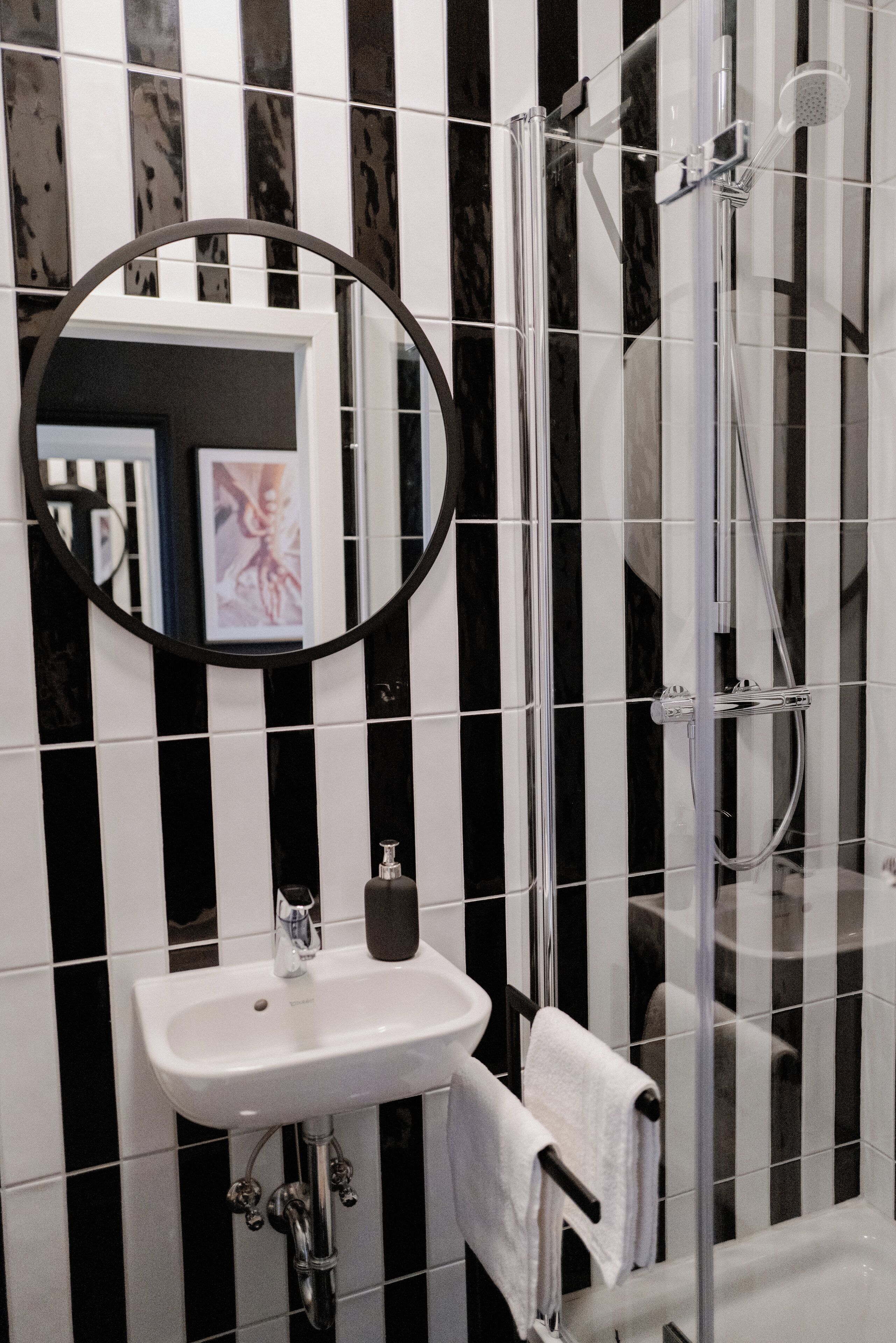 Bruser, hårtørrer, håndklæder, Toiletpapir