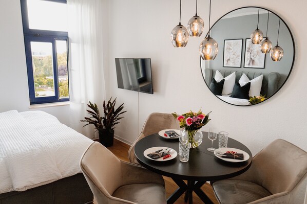 2 bedrooms, desk, free WiFi, bed sheets