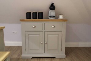 Interior - Comfy London Apartment, Minutes Away From Tube  (London)