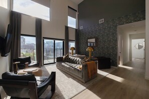 Smart TV, table tennis, stereo