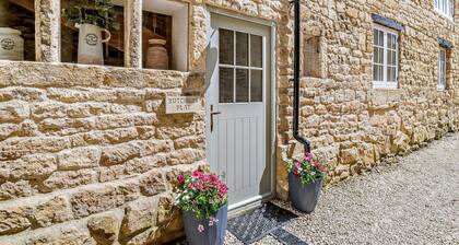 Beautifully Styled Dog Friendly - Butchers Flat