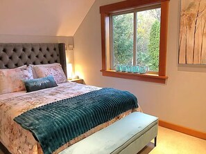 4 makuuhuonetta, työpöytä, silitysrauta/-lauta, ilmainen Wi-Fi