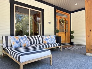 Terrace/patio - 4 BR Seabrook Farmhouse Retreat + Hot Tub & Swimming Pool on 7.5 Acre Berry Farm (Saanichton)